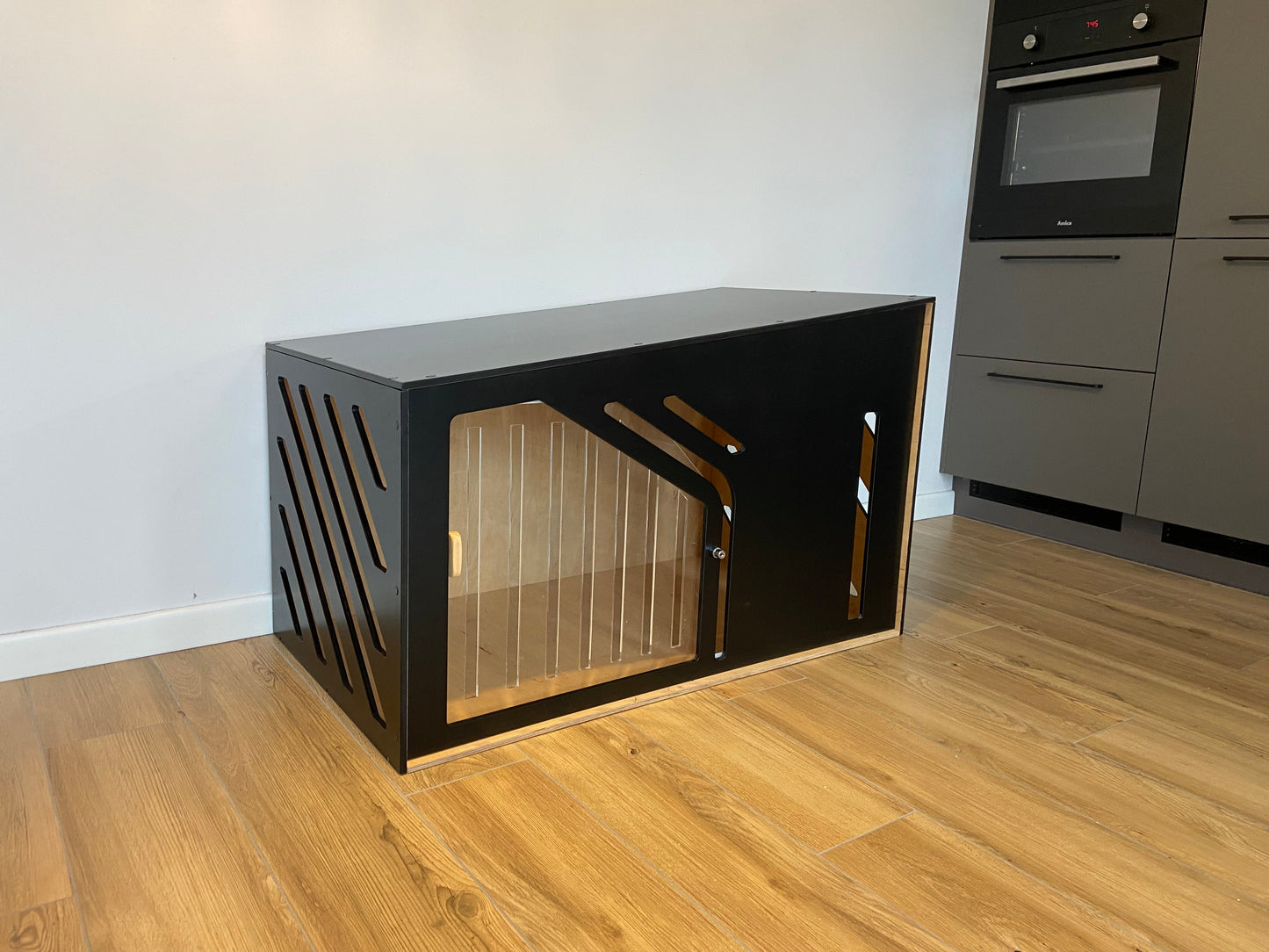 Dog kennel with plexiglass sliding door, house for dogs from small to large breeds, with your pet's name - WoW WooD