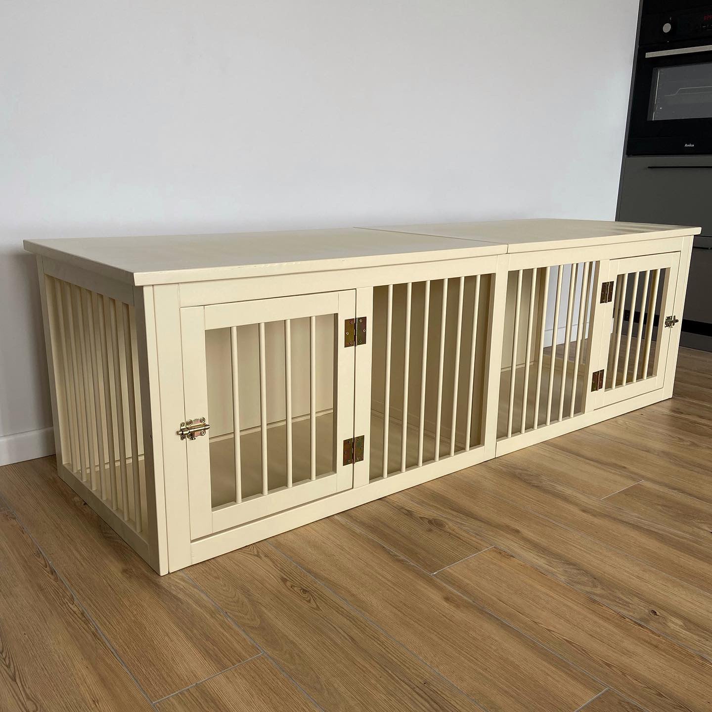 Handcrafted White Wood Crate for Two Dogs - Stylish, Comfortable, Durable