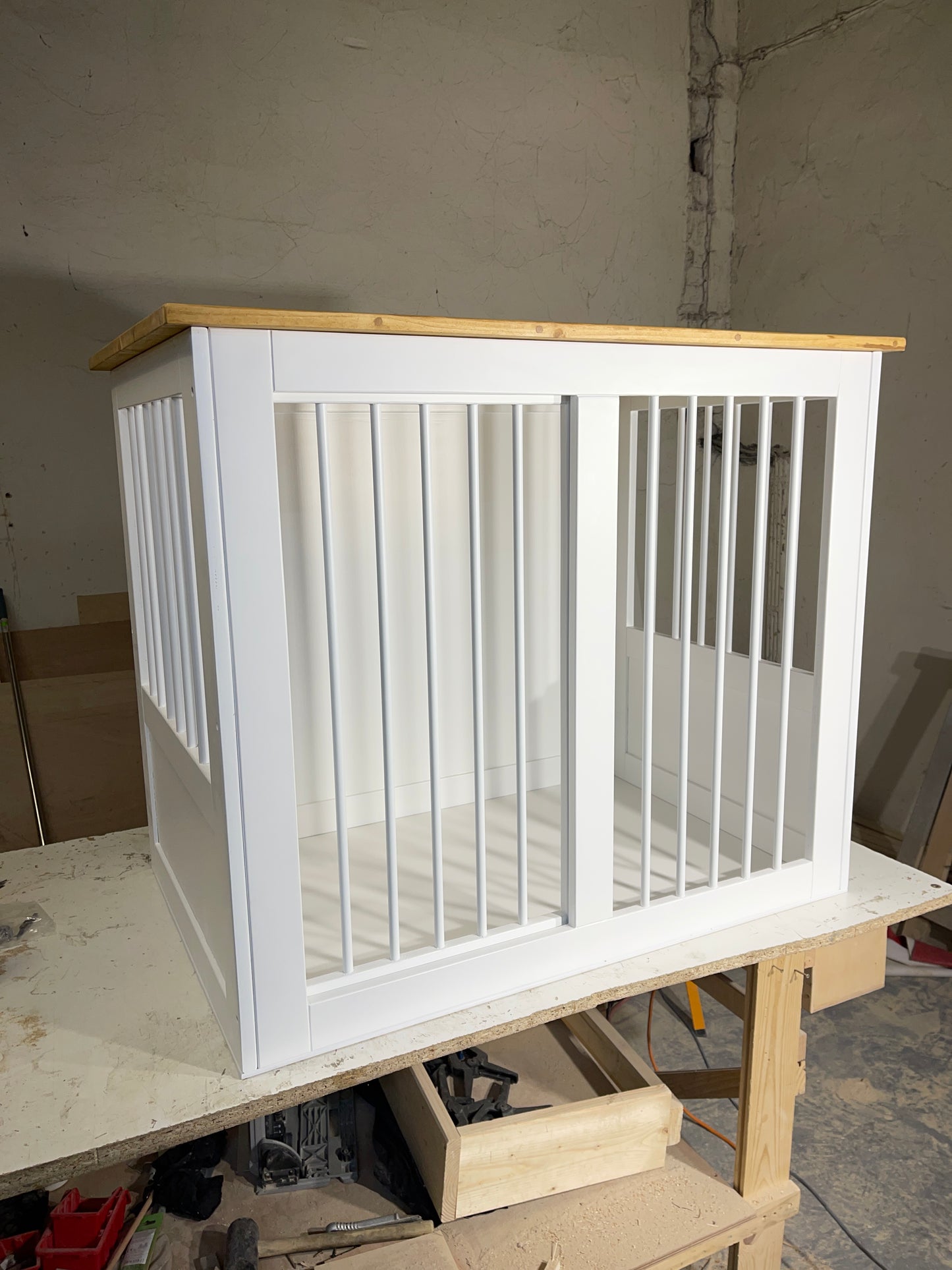 Beautiful dog crate with table 2 in 1